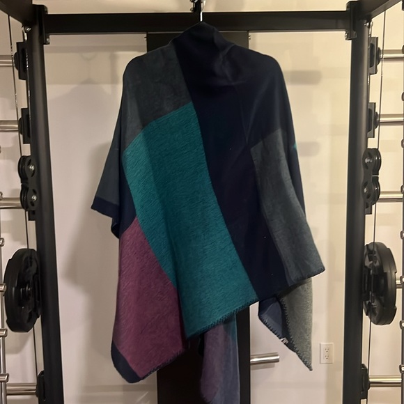 Couer de Vague Polyester Knit Shawl One Size - Picture 2 of 2